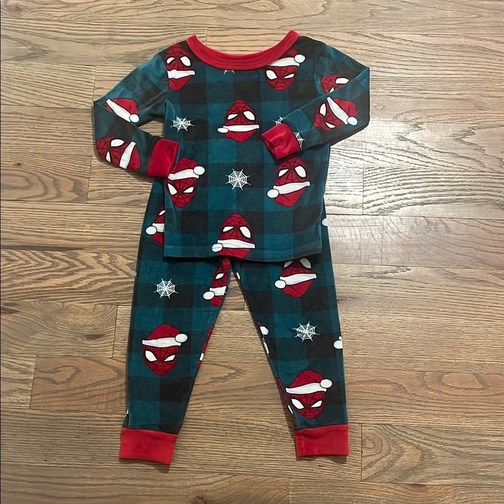 Spider Man toddler Christmas PJs 4T GUC